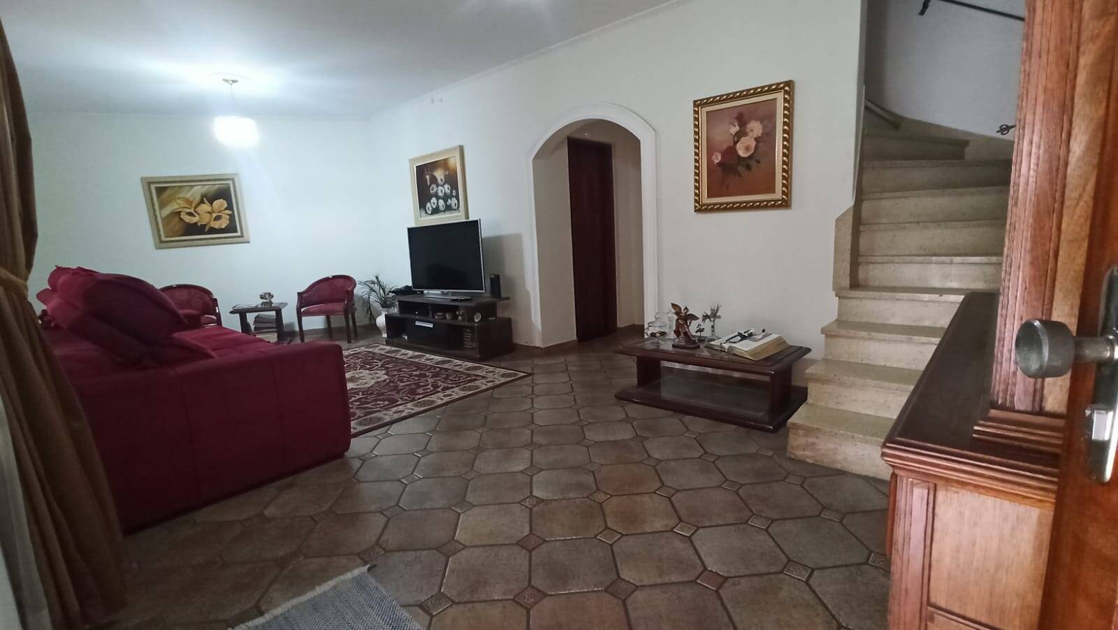 Sobrado à venda com 3 quartos, 221m² - Foto 1